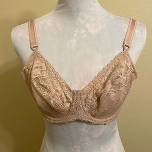 Nude lacey lightweight bra 40c NWOT no padding